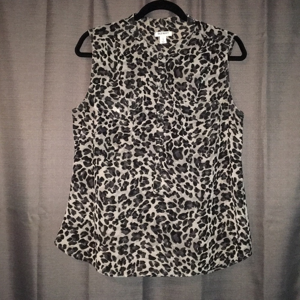 Women’s gray and black leopard print blouse.
